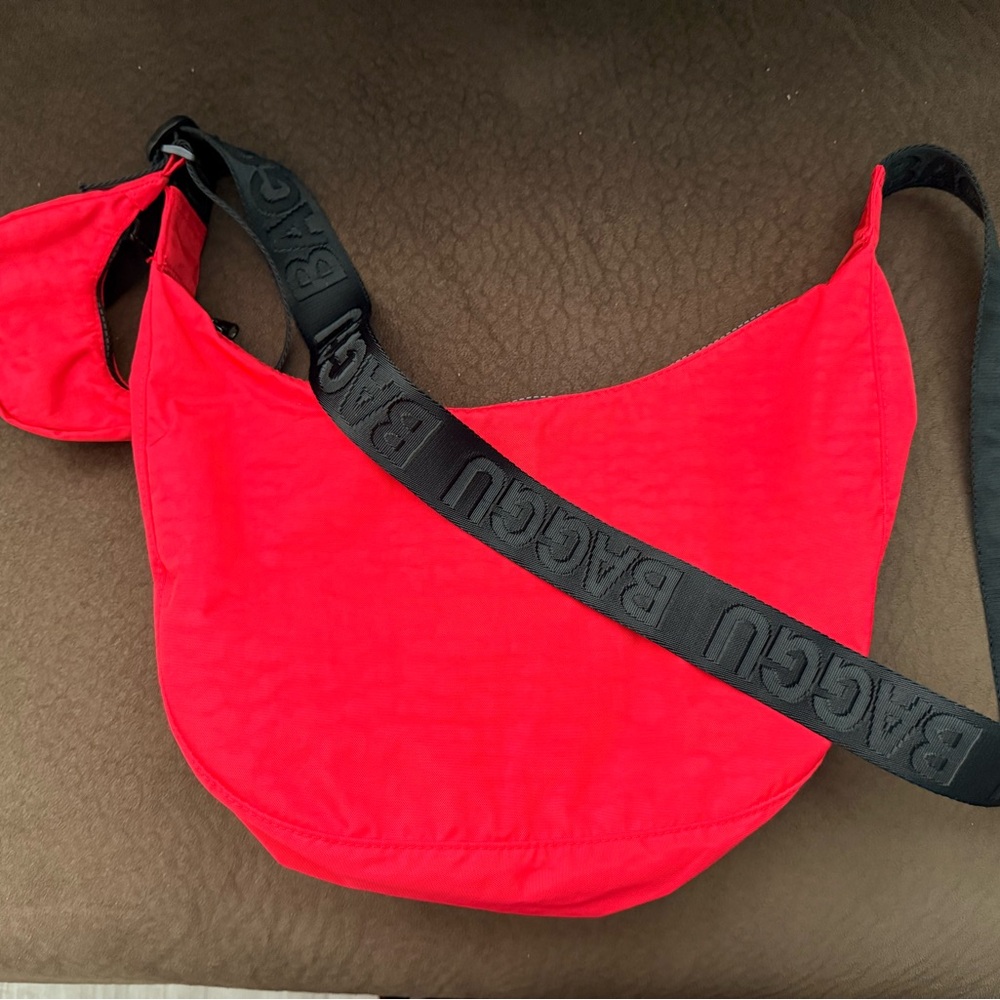 BAGGU Medium Nylon Crescent Bag Candy Apple Red